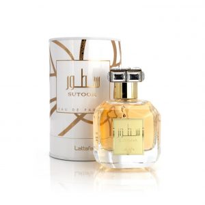 Sutoor est un parfum tropical, doux aux notes fruité.