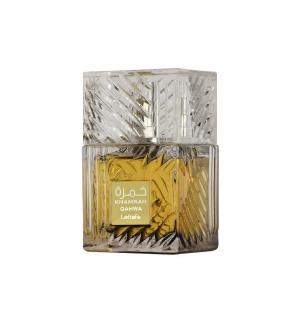 Au cœur de cette fragrance opulente, les dattes sucrées se mêlent au mahonial sensuel, au praliné gourmand, à la tubéreuse opulente et au café velouté, créant un bouquet floral et épicé qui évoque des souvenirs de douceur et de séduction, plongeant les sens dans une cascade d'émotions enivrantes.