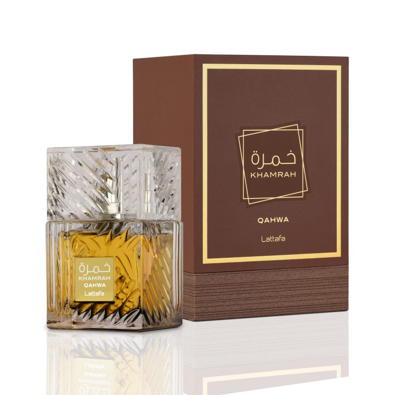Au cœur de cette fragrance opulente, les dattes sucrées se mêlent au mahonial sensuel, au praliné gourmand, à la tubéreuse opulente et au café velouté, créant un bouquet floral et épicé qui évoque des souvenirs de douceur et de séduction, plongeant les sens dans une cascade d'émotions enivrantes.