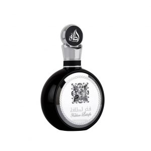 Découvrez l'essence de la masculinité distinguée avec Fakhar Lattafa Men, un parfum puissant et élégant conçu pour l'homme moderne. Cette fragrance incarne le parfait équilibre entre fraîcheur épicée, arômes fruités et notes aromatiques, reflétant l'élégance et le raffinement à chaque vaporisation.