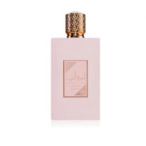 Ce parfum exquis pour femme est une ode à la féminité audacieuse et envoûtante, tissant un bouquet floral et fruité qui captive les sens dès la première vaporisation.